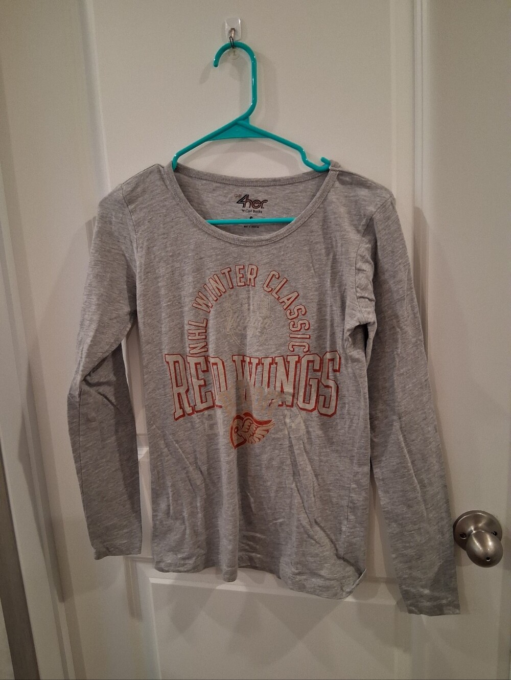 Carl Banks Grey 'Red Wings' Long Sleeve Graphic Tee